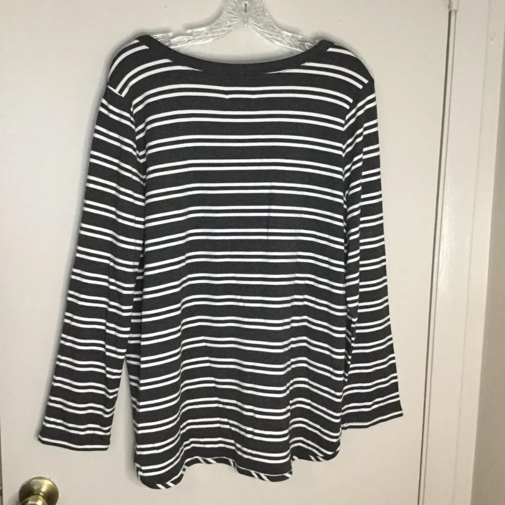 Market & Spruce Zansia Curved Hem French Terry Knit Top for Stitch Fix - Picture 5 of 7